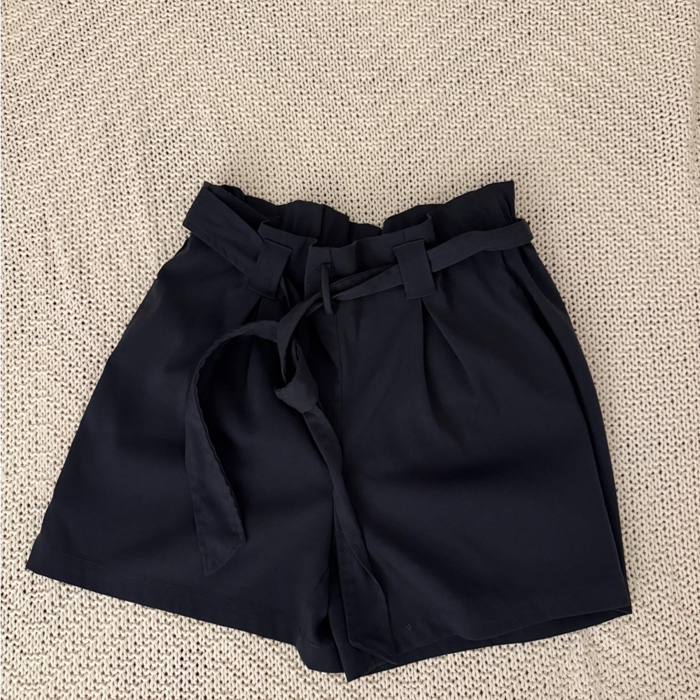 Paperbag Shorts in Grey